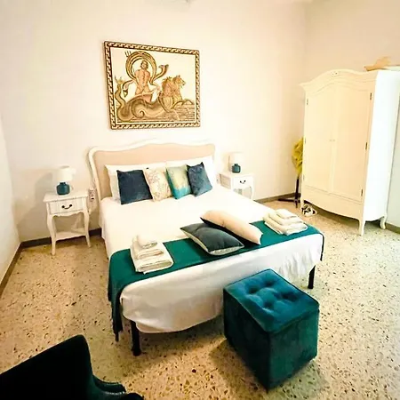 Apartament Centro Storico Apartment, Great Central Location! All New Furniture And Appliances! *
